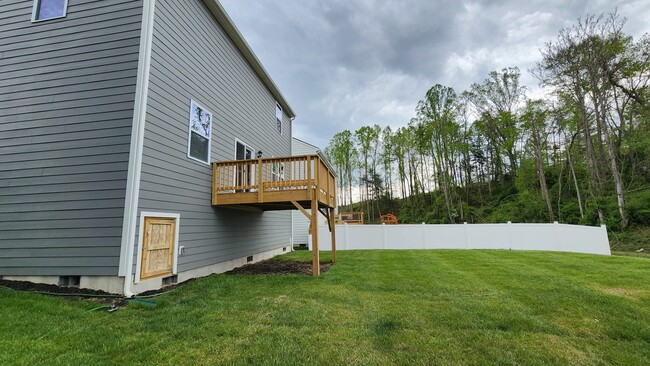 Building Photo - 560 Country Oak Dr