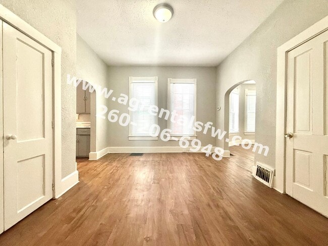 Building Photo - 3 Bedroom House