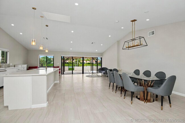 Building Photo - 21460 Laguna Dr