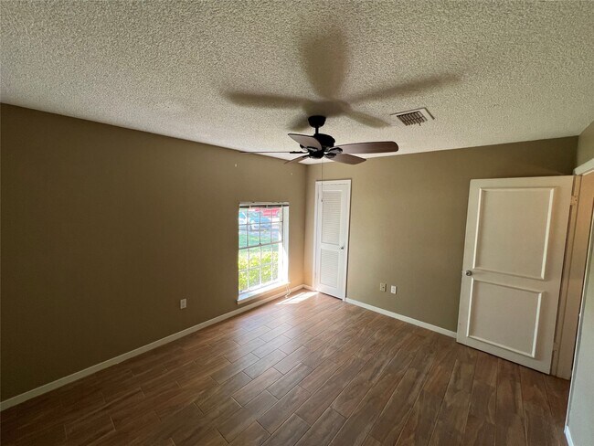 Building Photo - 6010 Hoover St