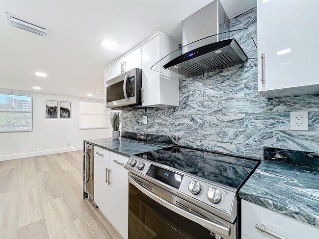 Building Photo - 364 Golfview Rd