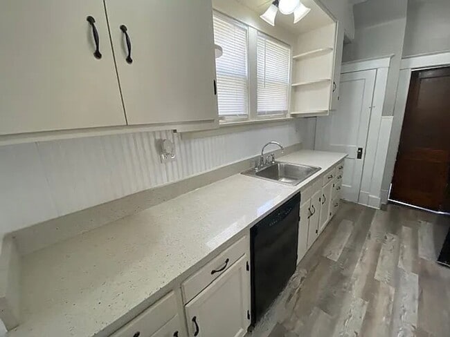 Building Photo - Big 2BR with appliances, nicely updated! Great for students or professor.
