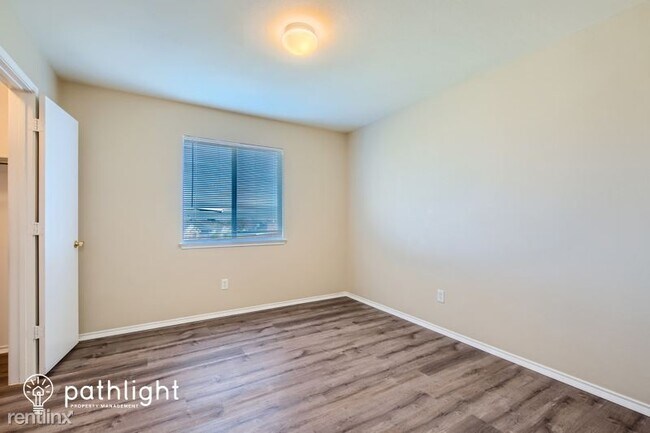 Building Photo - 2326 Manchester Lane UNIT