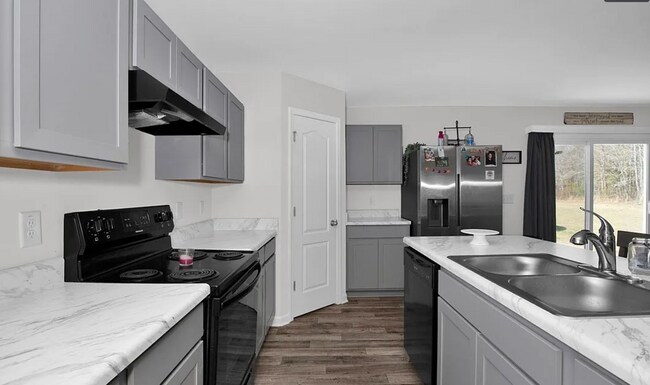 Building Photo - NEW LISTING!!!!!