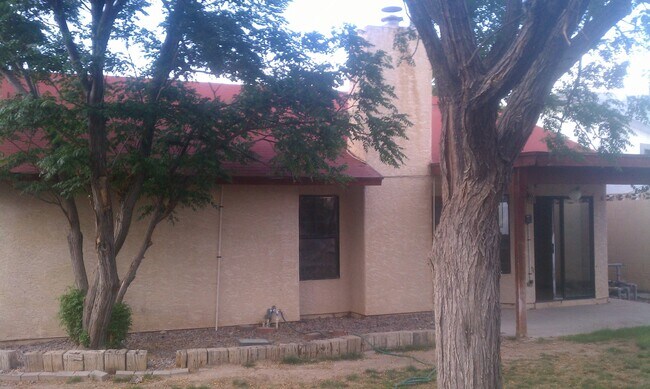 Building Photo - Beautifully Remodeled 3-Bedroom Home with ...