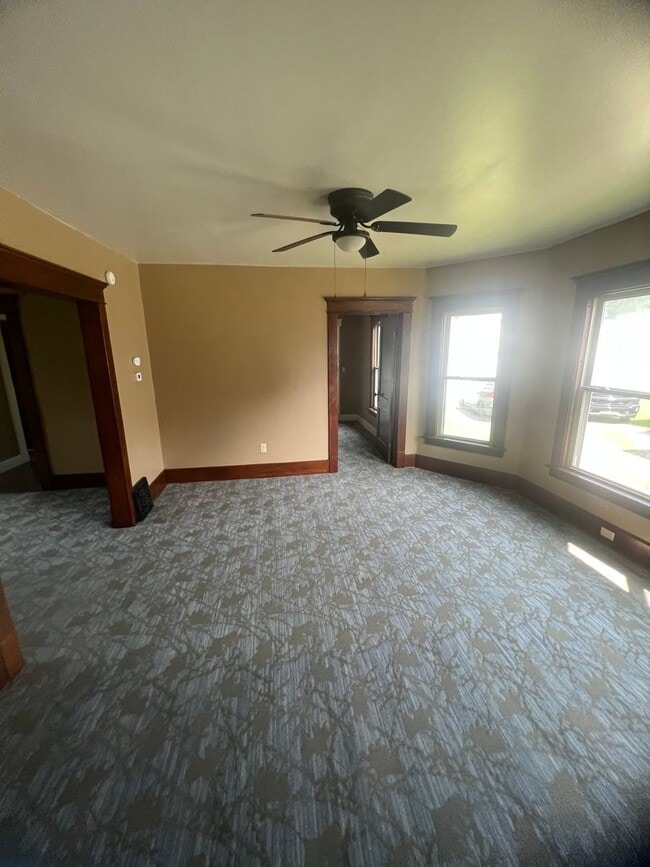 Building Photo - Large Remodeled 4 bed 2 Bath - Girard Pa