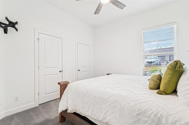 Building Photo - 17040 W Farm To Market 1097