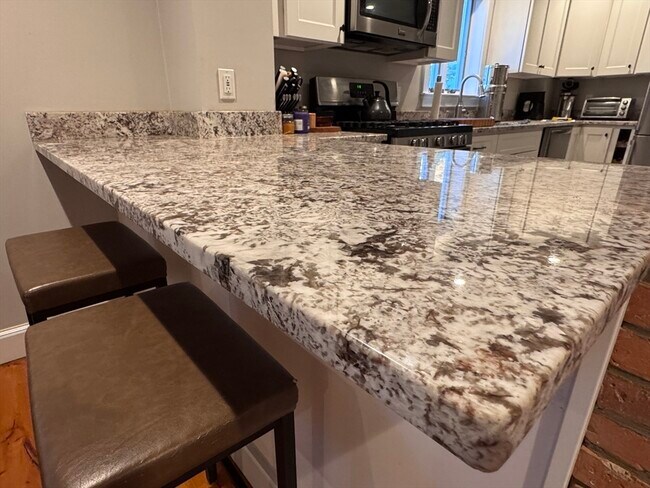 Building Photo - 7 Hardy St