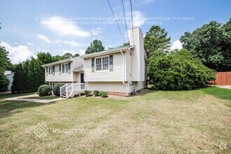 Building Photo - 104 Village Ct
