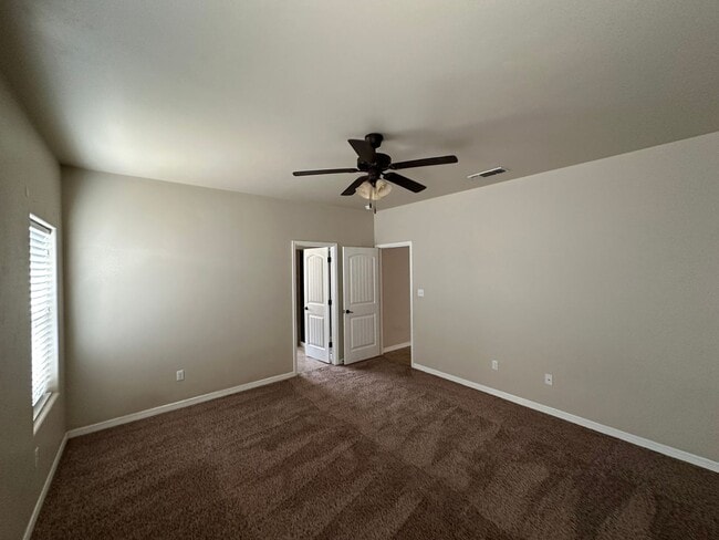 Building Photo - 3 Bed 2 Bath Home