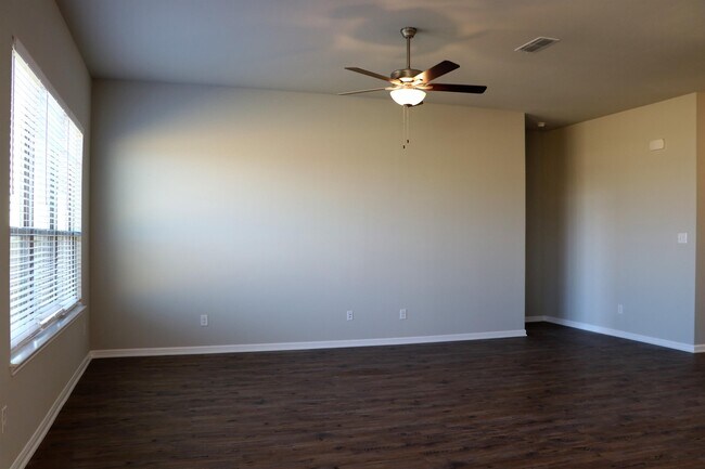 Building Photo - 1059 Aurora Grove Bend