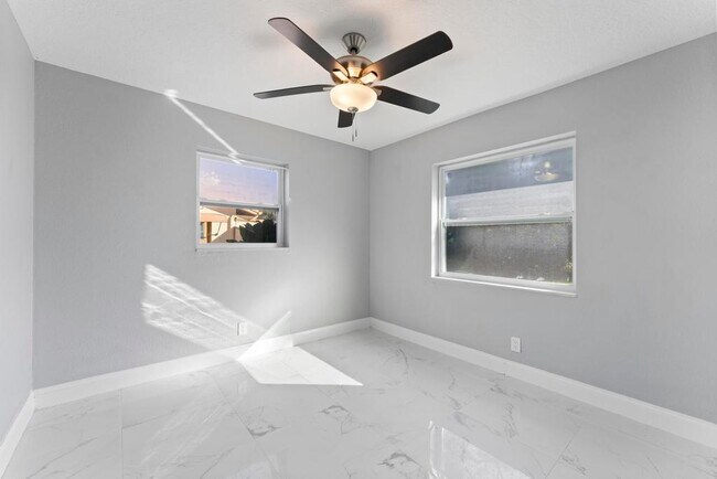 Building Photo - 3910 N 147 Ave