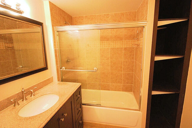 Building Photo - 582 Green Springs Pl