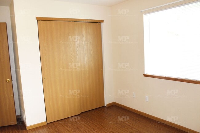 Building Photo - 520 S Howes St