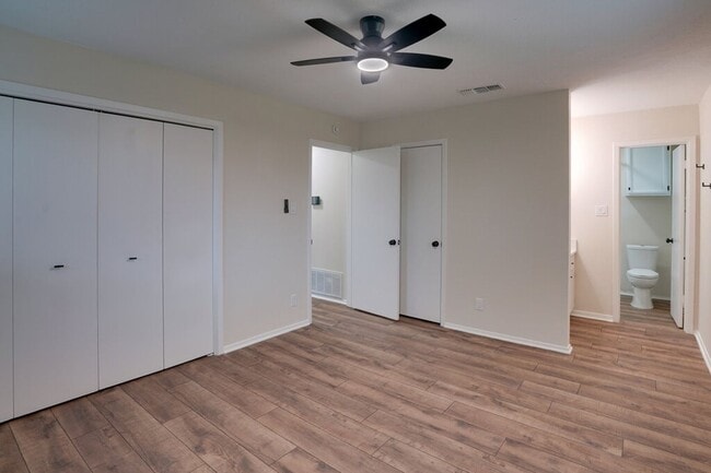 Building Photo - 2103 Pompton Dr