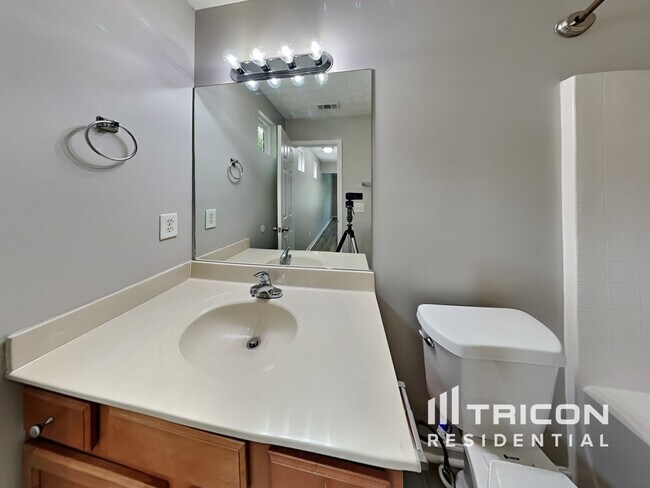 Building Photo - 221 Osmanthus Way