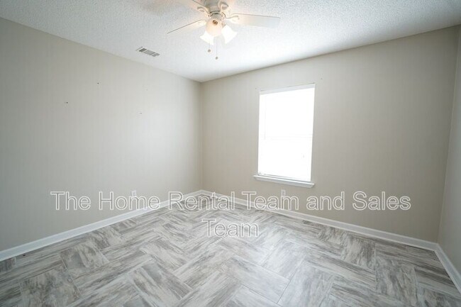 Building Photo - 134 Mustang Dr