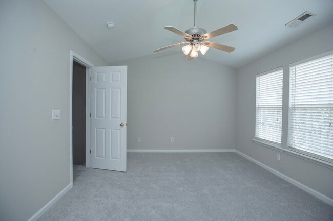 Building Photo - 2 Bedroom 2.5 Bath with Lake View in Morrisville, NC!