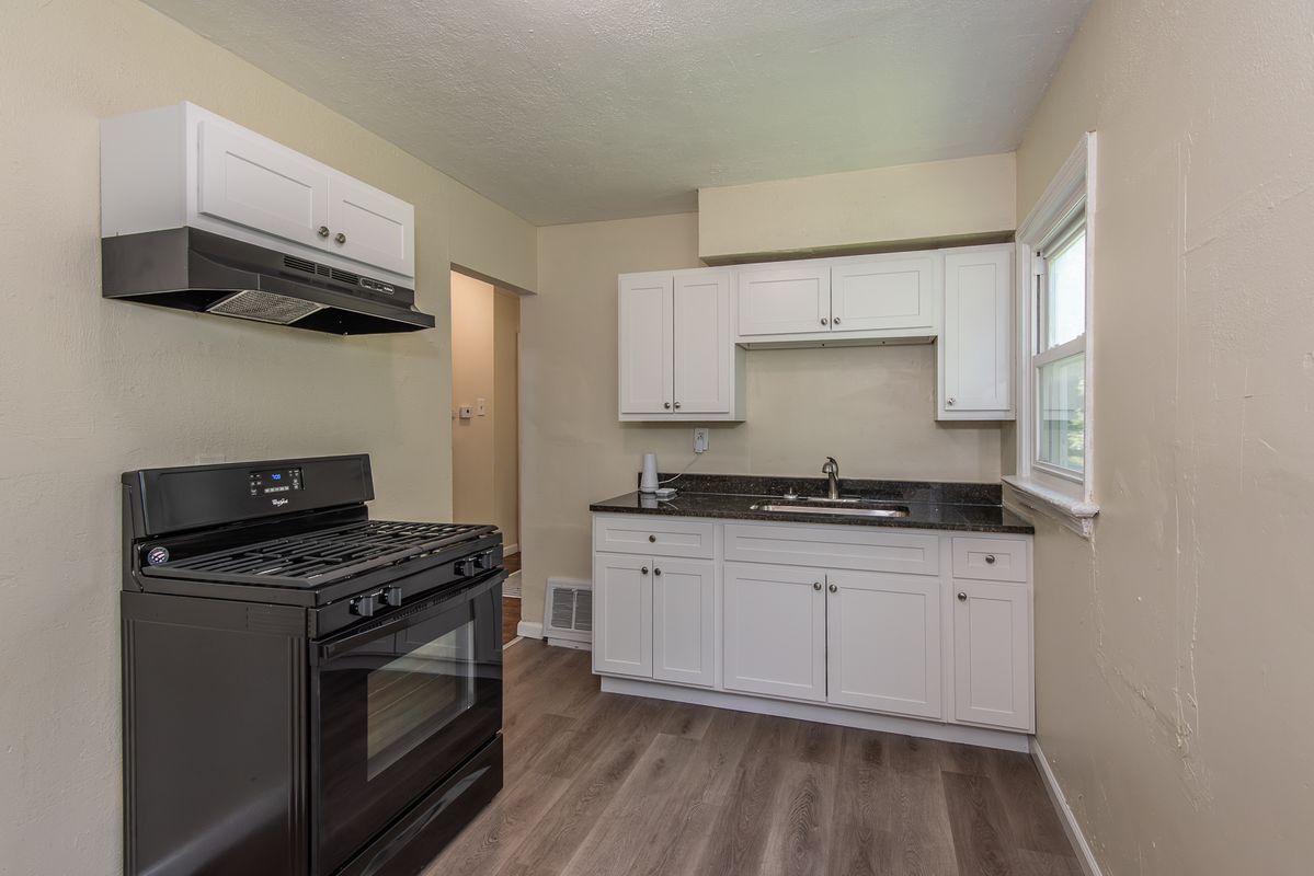 Building Photo - 6325 Jefferson Ave