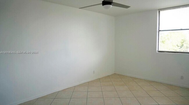 Building Photo - 2771 Riverside Dr