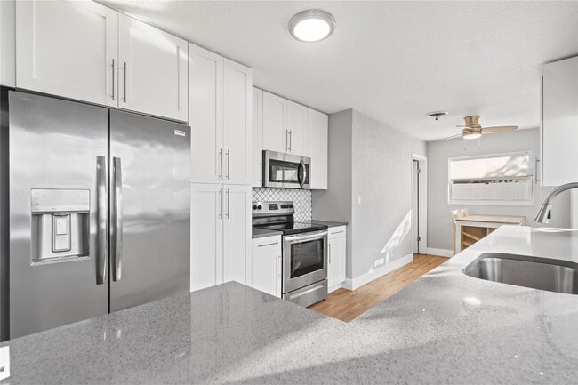 Building Photo - 1960 NW 32nd Ct