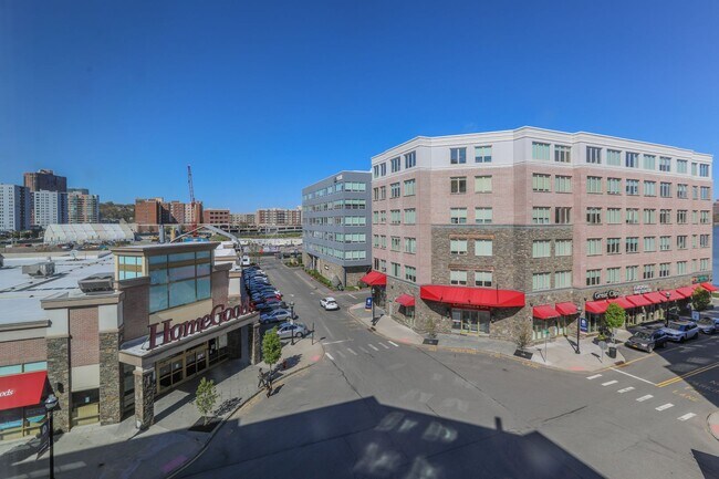 Building Photo - 2/Bedroom 2/ Full Bath - A+ Waterfront Location Near Ferry