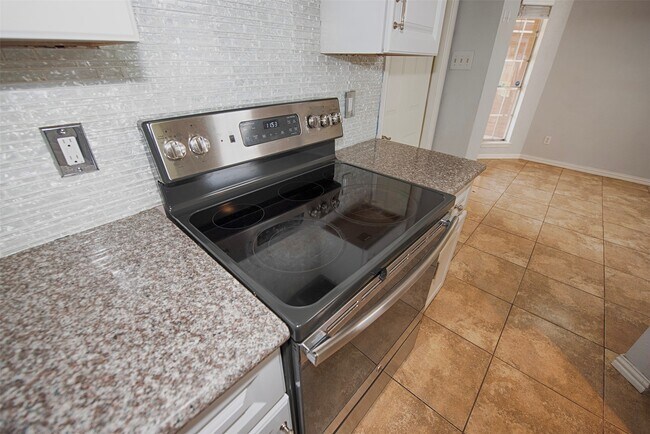 Building Photo - 2914 Tarpon Dr