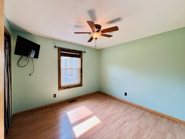 Building Photo - Charming 3-Bed, 2-Bath Home with back yard...