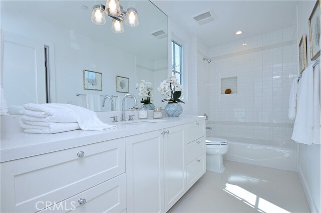 Building Photo - 4641 Cahuenga Blvd