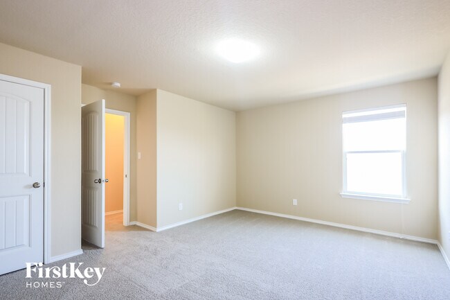 Building Photo - 2115 Emerald Edge