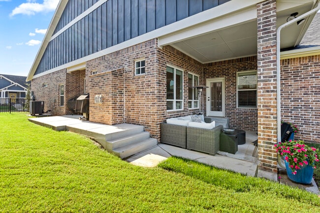 Building Photo - 1901 Plaza District Dr