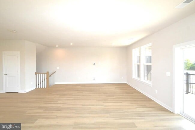 Building Photo - 43795 Middleway Ter