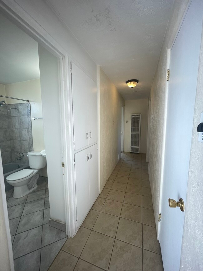 Building Photo - 3112 Colorado St NE