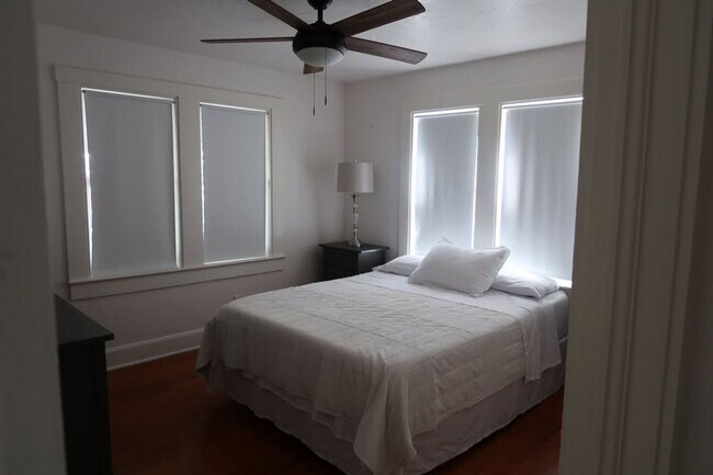 Building Photo - 2-Bedroom Home in Prime St. Pete Location!...