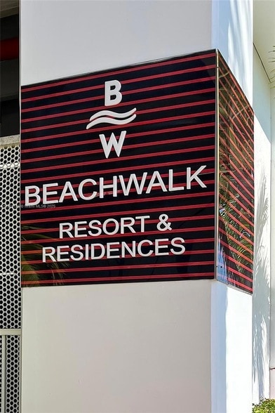 Building Photo - 2602 E Hallandale Beach Blvd