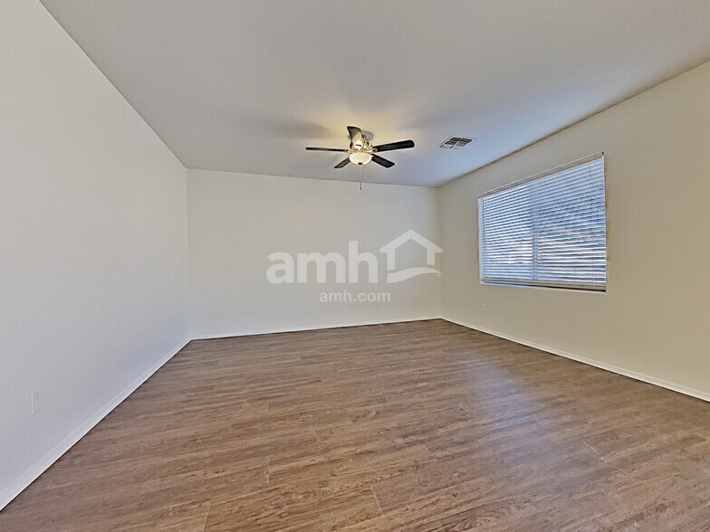 Building Photo - 11062 W Willow Field Dr