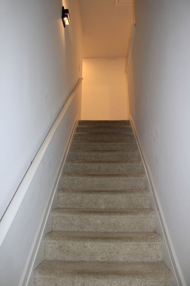 Building Photo - 3 Bedroom 2 .5 Bath Townhome Hephzibah!