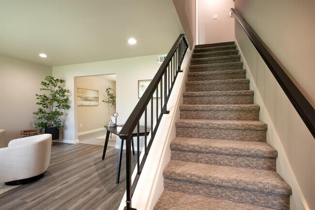 Building Photo - 2011 Malvern Hill Dr