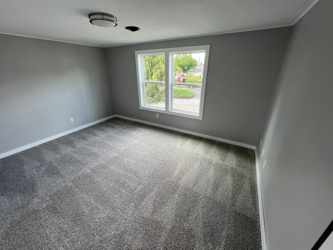 Building Photo - 610-612 12th St NE