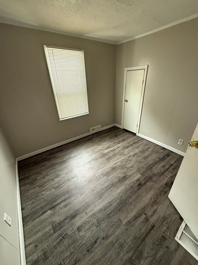 Building Photo - 3 Bed 1 Bath