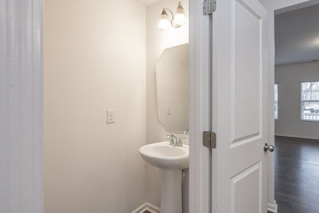 Building Photo - GREAT 2 Bedroom Townhome Regent Park - AUGUST MOVE IN SPECIAL