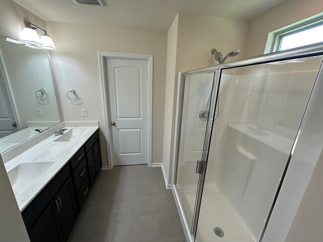Building Photo - 3 Bed | 2.5 Bath House in Clayton