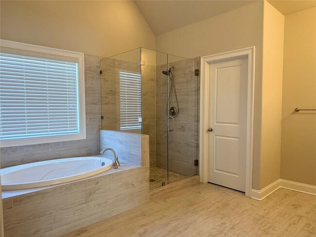 Building Photo - 6440 Bellmoore Park Ln