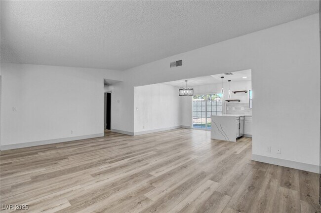 Building Photo - 4012 N Mira Ln