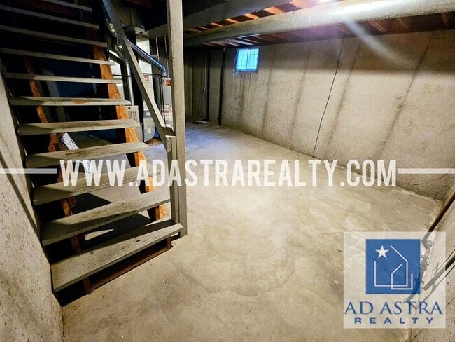 Building Photo - Beautiful Updated Duplex in Grandview-Available in MAY!!