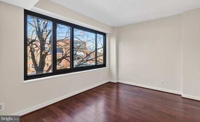 Building Photo - 1077 30th St NW