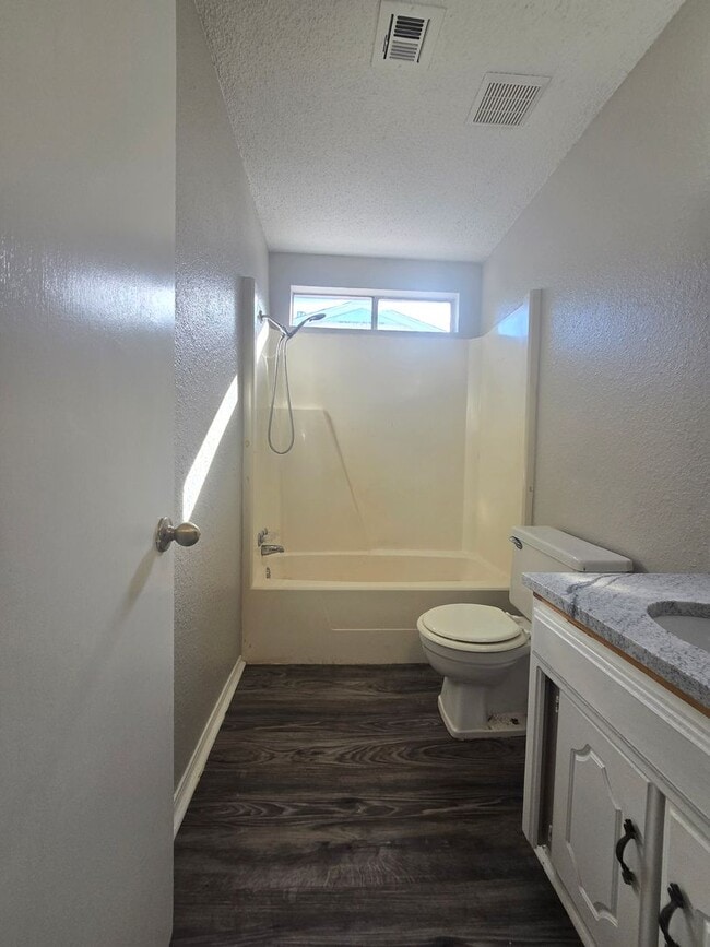 Building Photo - 3 Bedroom 2 Bath home in Shawnee!