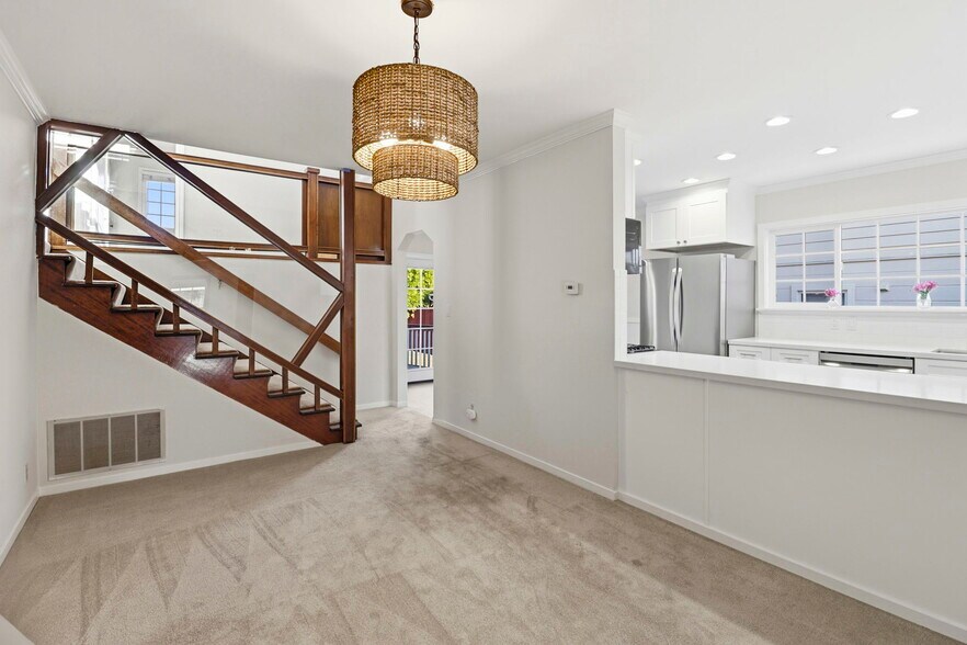 Building Photo - 740 Laurel Ave