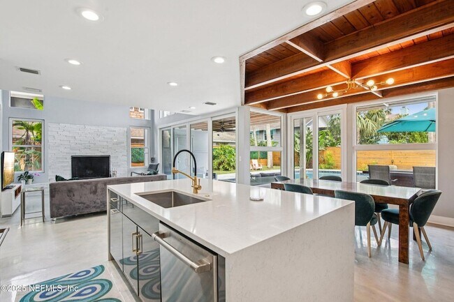 Building Photo - 248 11th St