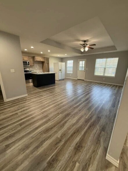 Building Photo - 609 W Kimberly Ct